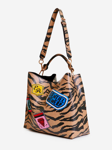 ESSENTIEL ANTWERP Borsa shopper lucida con stampa tigrata e toppe applicate Maculato