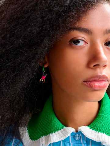 ESSENTIEL ANTWERP Orecchini a cerchio verdi e dorati con pendenti raffiguranti un cavallo e un ragazzo Multicolor