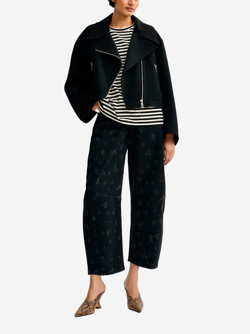 ESSENTIEL ANTWERP T-shirt oversize in cotone a righe bianche e nere impreziosita da strass Bianca nera Urbanstaroma