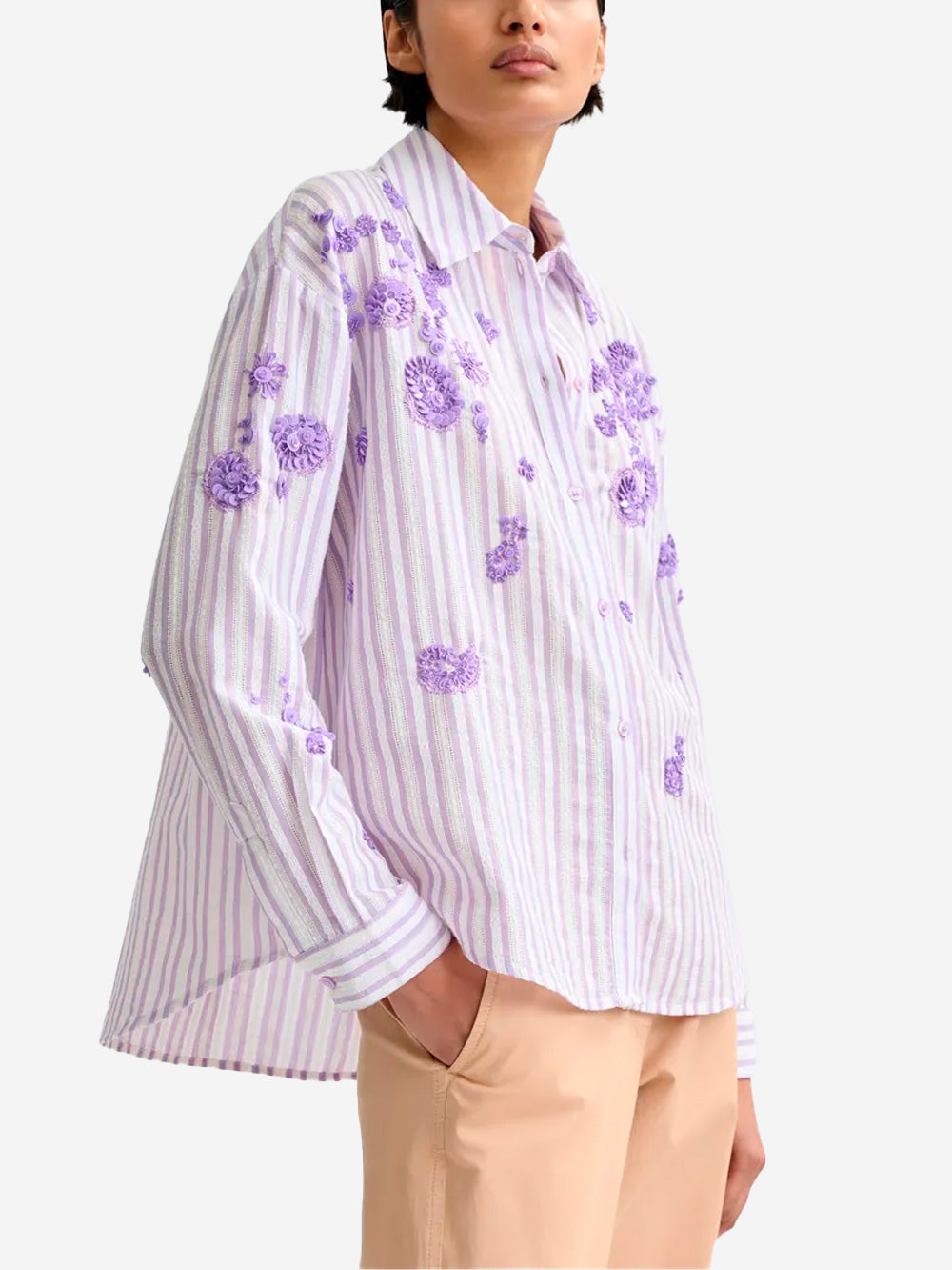 ESSENTIEL ANTWERP Camicia in cotone a righe viola e avorio con decorazioni floreali di paillettes e perline Bianca lilla Urbanstaroma