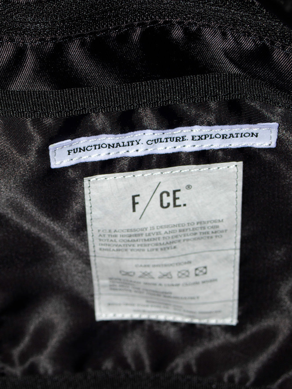 F/CE Borsa a spalla nera 'Sculpt One' in nylon Nero Urbanstaroma