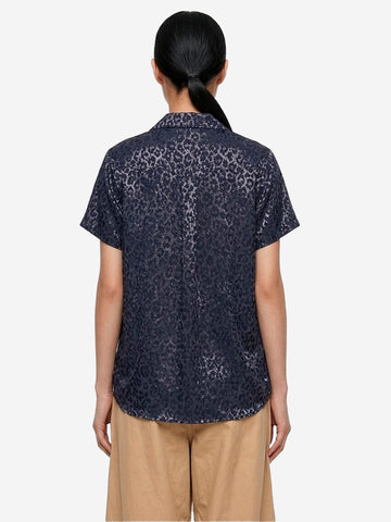 Blusa estilo vaquero con mangas francesas y jacquard de pitón azul