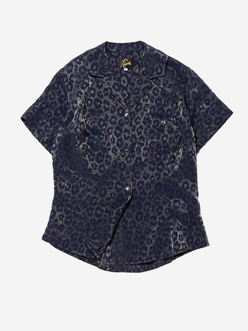 Blusa estilo vaquero con mangas francesas y jacquard de pitón azul