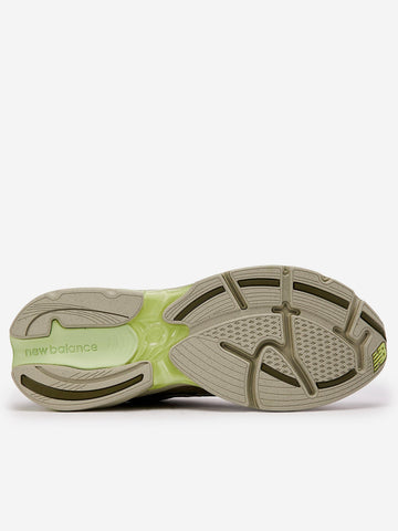 2010 'Covert Green Dry Lime'