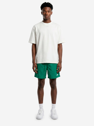 NIKE Shorts verdi Club con Swoosh Verde