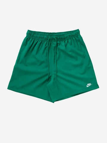 NIKE Shorts verdi Club con Swoosh Verde
