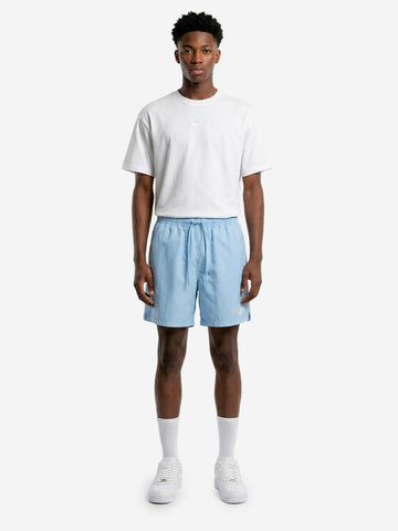 NIKE Shorts celesti Club con Swoosh Celeste