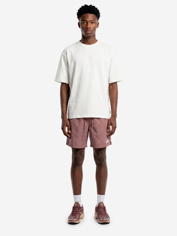 NIKE Shorts marroni Club con Swoosh Marrone