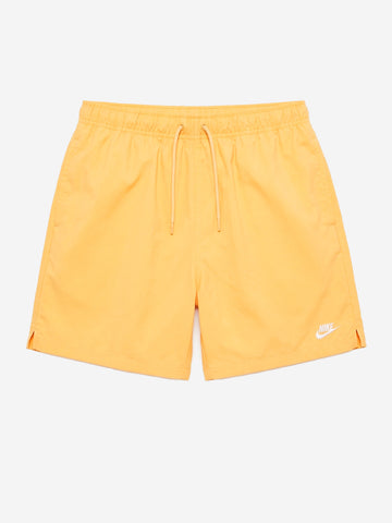 NIKE Shorts gialli Club con Swoosh Giallo