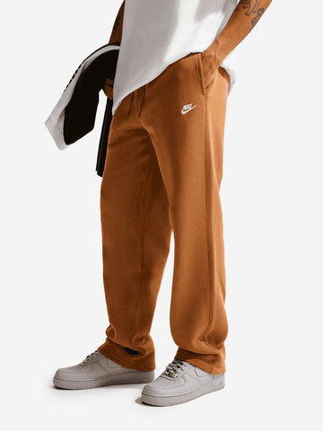 NIKE Pantaloni marroni in fleece con orlo aperto Cammello