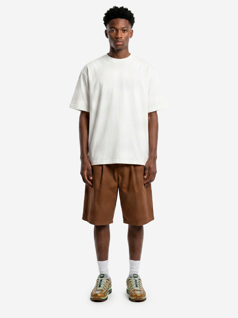 NIKE Shorts oversize marroni pleated con Swoosh Marrone Urbanstaroma