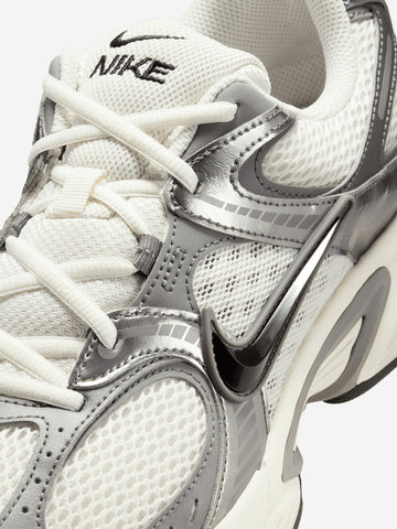 NIKE V5 RNR bianche e grigie Grigio
