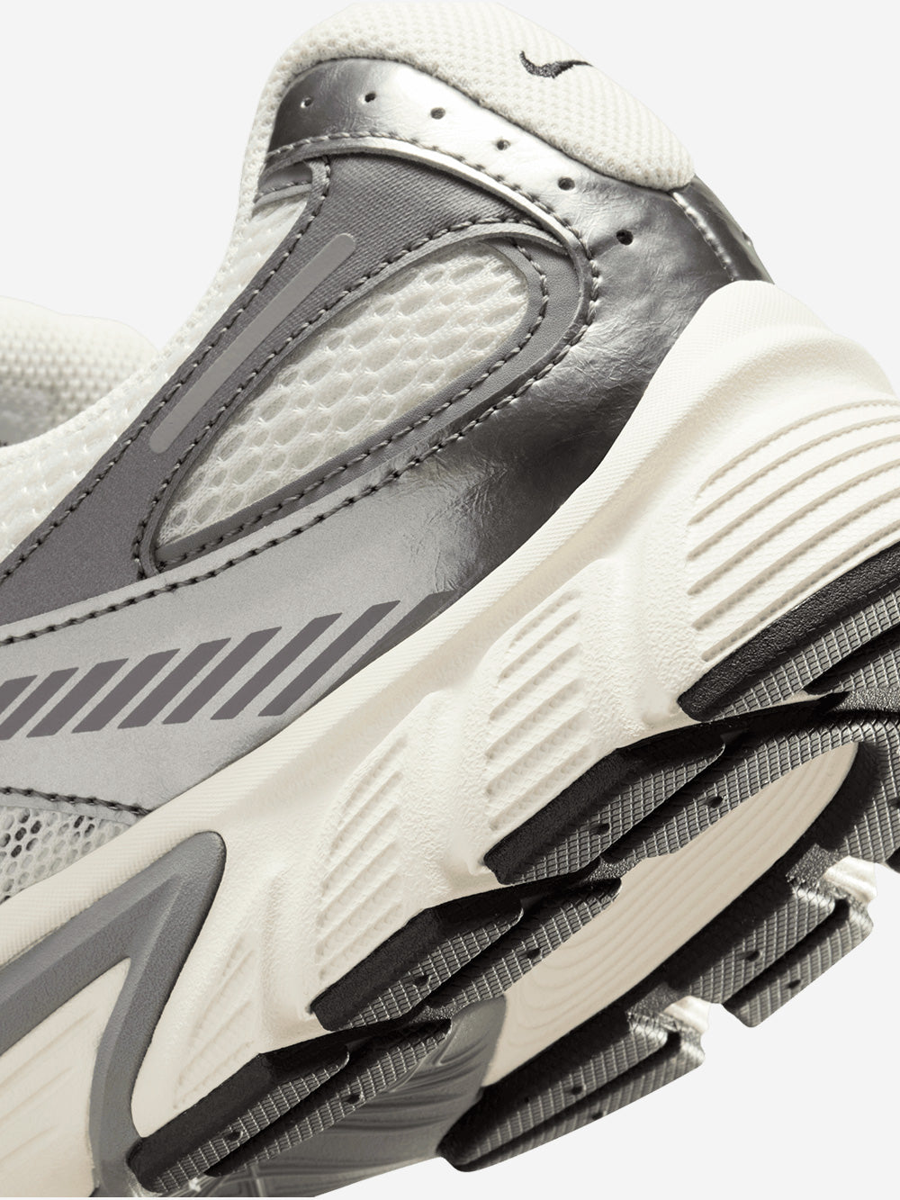 NIKE V5 RNR bianche e grigie Grigio Urbanstaroma