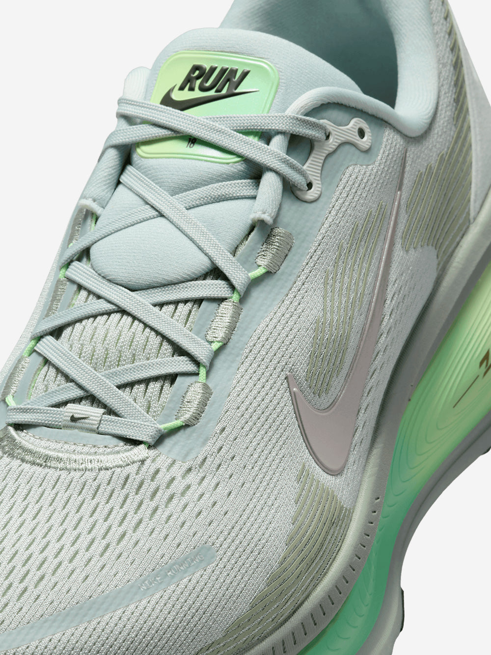 NIKE Vomero 18 'Light Silver Barely Volt' running verde Urbanstaroma