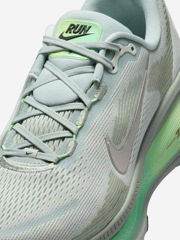 NIKE Vomero 18 'Light Silver Barely Volt' running verde