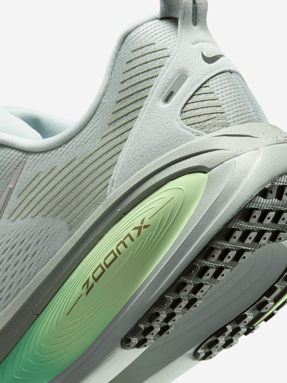 NIKE Vomero 18 'Light Silver Barely Volt' running verde Urbanstaroma