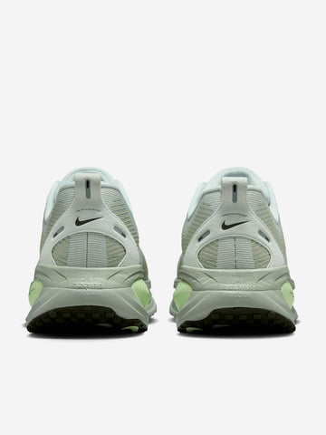 NIKE Vomero 18 'Light Silver Barely Volt' running verde