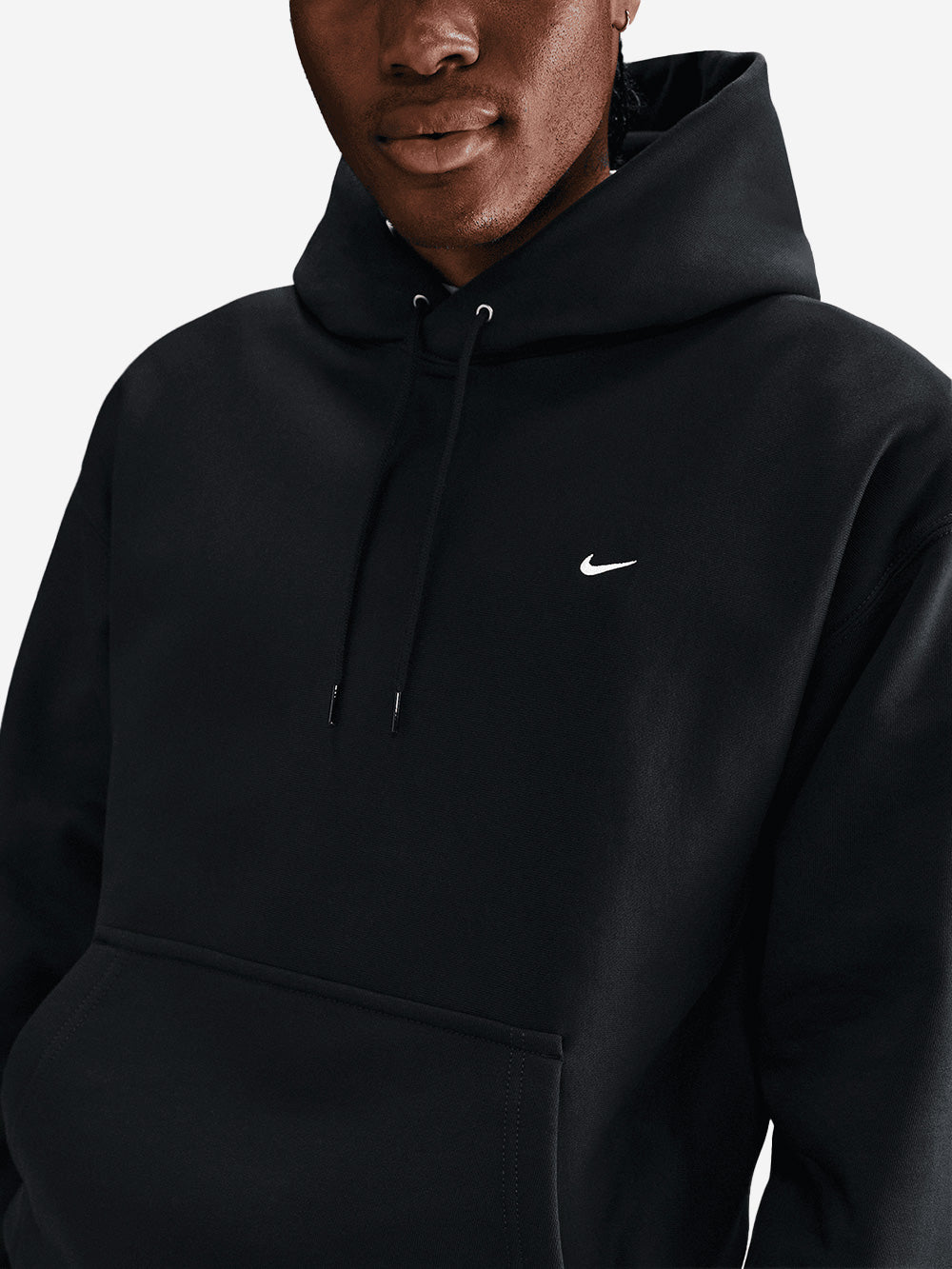 NIKE Felpa pullover nera con cappuccio e Swoosh Nero Urbanstaroma