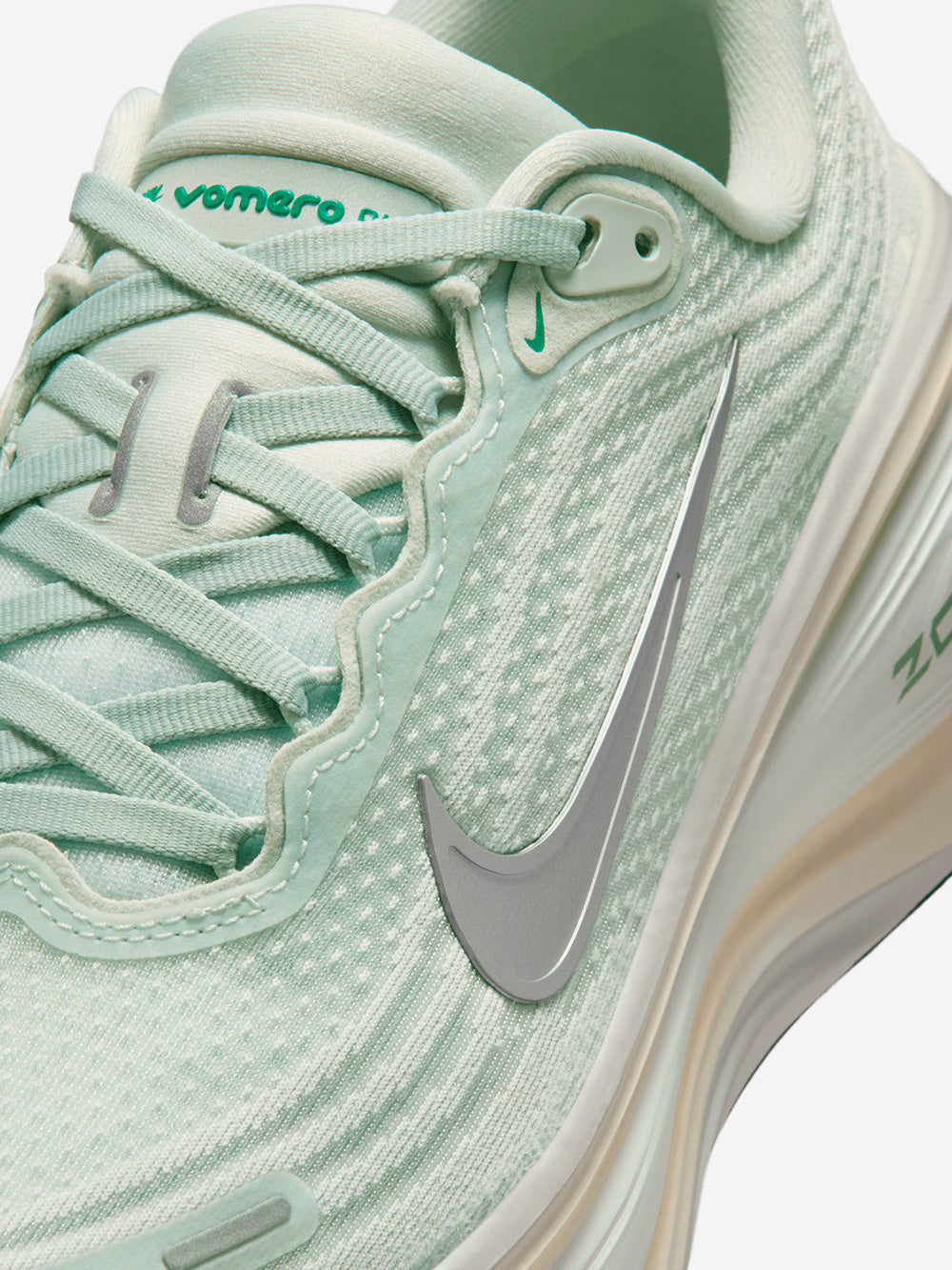 NIKE W Vomero Plus in mesh verde e argento running Verde Urbanstaroma