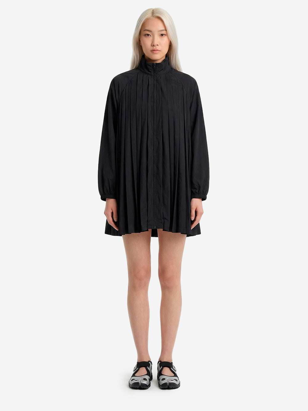 black long sleeve nike dress NIKE Black long sleeve oversized mini dress with pleats IF0558