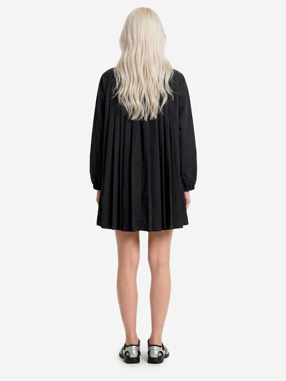 NIKE Black long sleeve oversized mini dress with pleats IF0558 | Urbanstaroma NIKE Black long sleeve oversized mini dress with pleats IF0558 | Urbanstaroma
