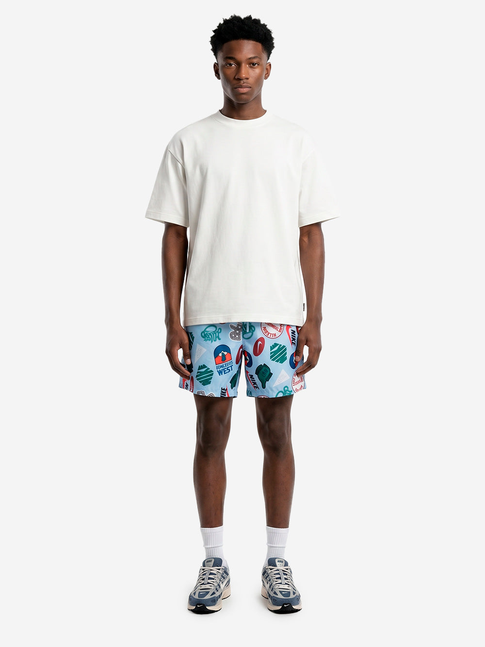 NIKE Shorts celesti Club con stampa Flow Celeste Urbanstaroma