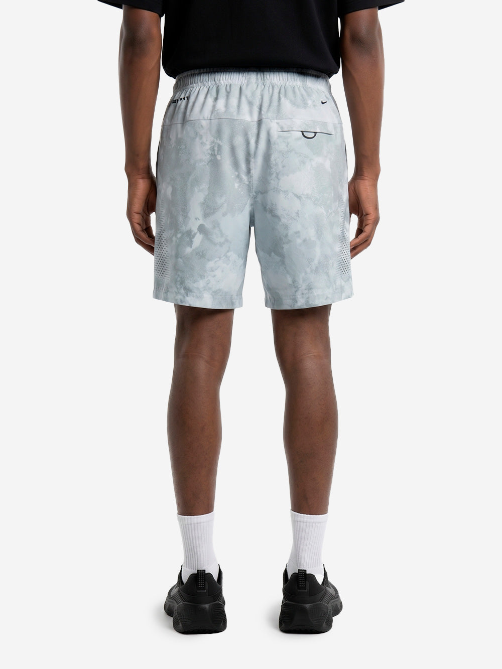 NIKE Shorts in nylon platino e tessuto Dri-FIT Grigio Urbanstaroma