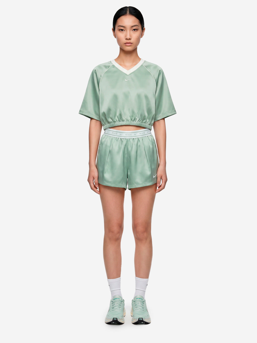 NIKE Shorts ampi a vita media in raso verde chiaro Salvia Urbanstaroma