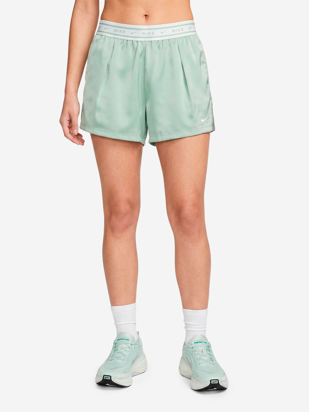 NIKE Shorts ampi a vita media in raso verde chiaro Salvia Urbanstaroma