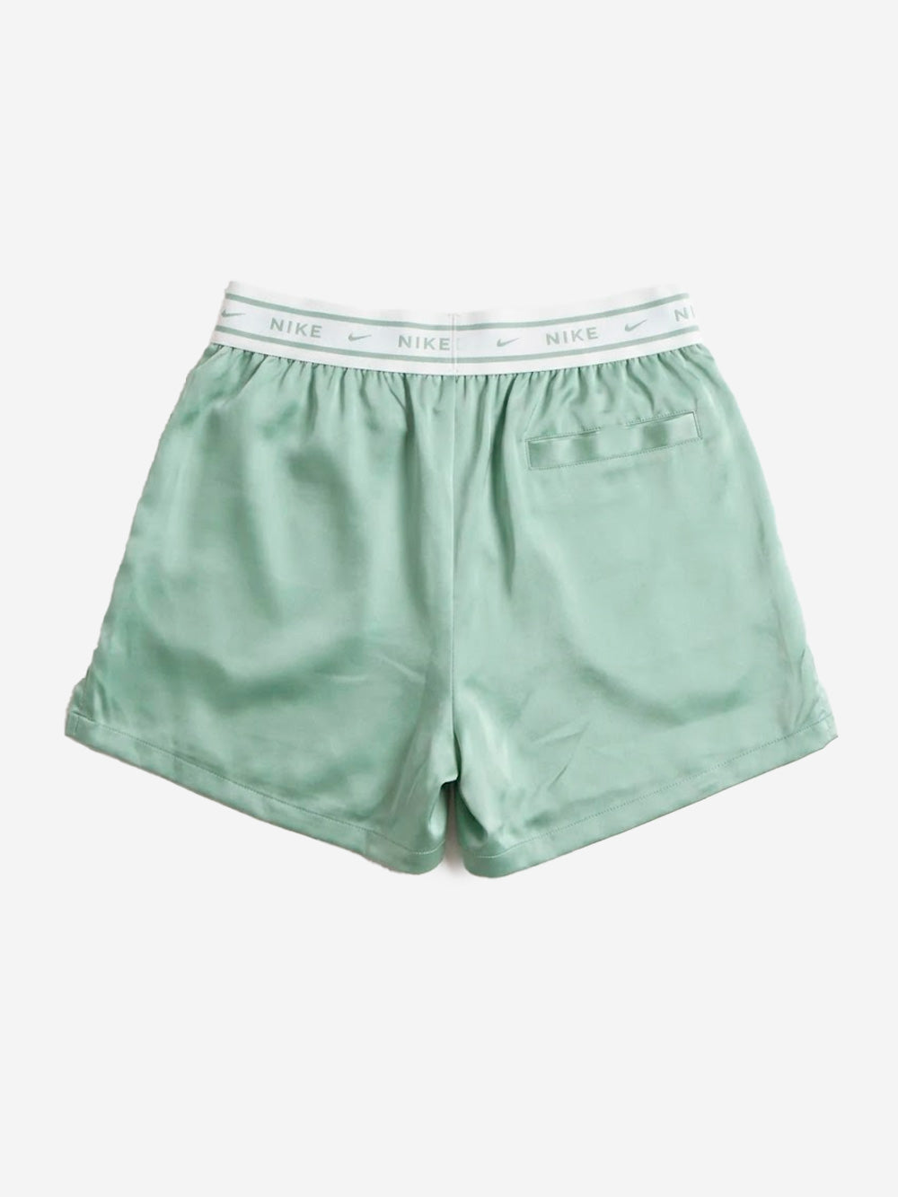 NIKE Shorts ampi a vita media in raso verde chiaro Salvia Urbanstaroma