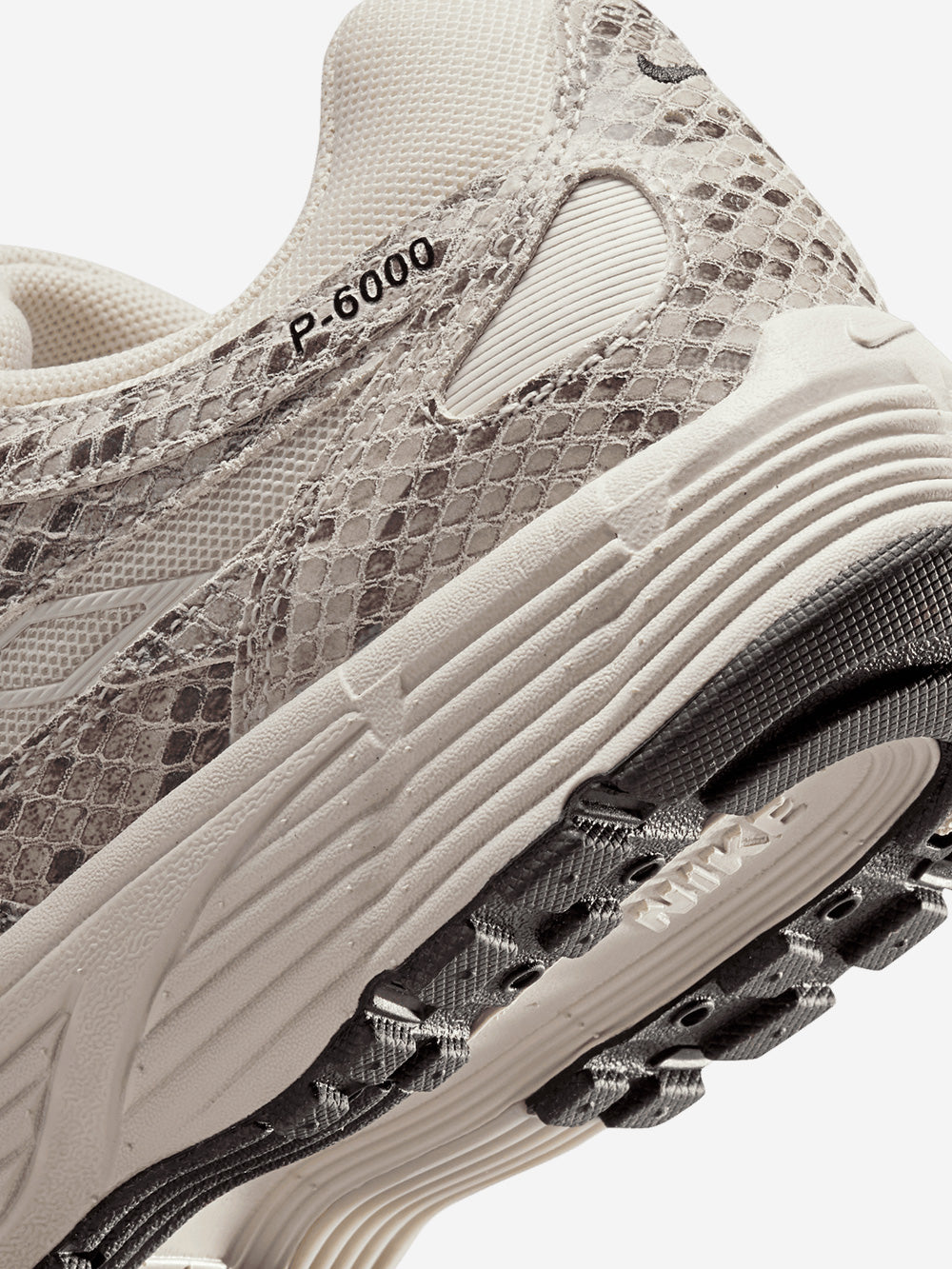 NIKE W P-6000 SE 'Light Bone' con stampa pitonata avorio Urbanstaroma