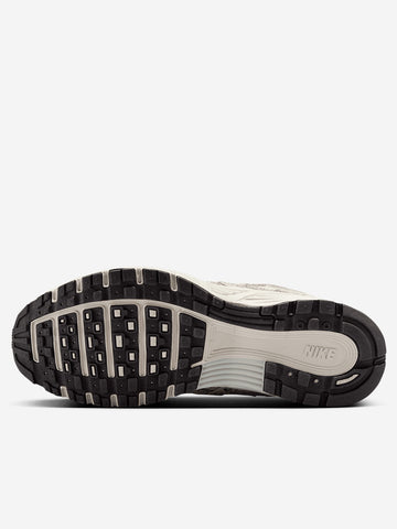 NIKE W P-6000 SE 'Light Bone' con stampa pitonata avorio