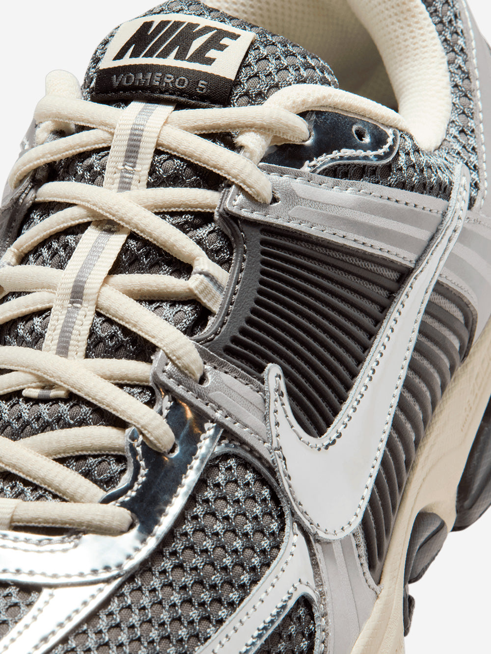 NIKE Zoom Vomero 5 'Iron Grey Chrome' Grigia argento Urbanstaroma