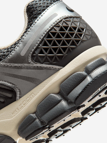 NIKE Zoom Vomero 5 'Iron Grey Chrome' Grigia argento
