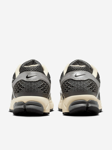 NIKE Zoom Vomero 5 'Iron Grey Chrome' Grigia argento