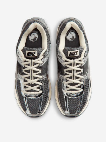 NIKE Zoom Vomero 5 'Iron Grey Chrome' Grigia argento