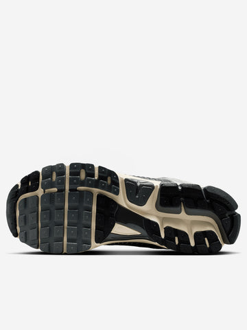 NIKE Zoom Vomero 5 'Iron Grey Chrome' Grigia argento