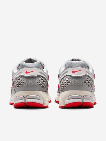 NIKE Zoom Vomero 5 SE 'Grey Fog Red' Grigia rossa