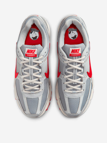 NIKE Zoom Vomero 5 SE 'Grey Fog Red' Grigia rossa