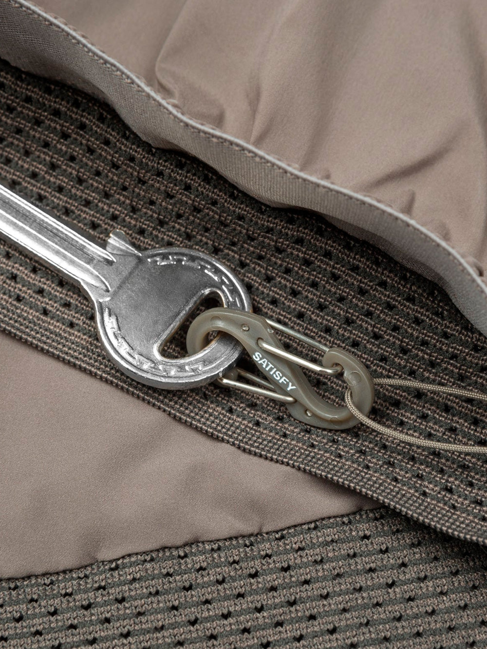 SATISFY TechSilk 8 Shorts da Running marroni con Liner e moschettone Marrone Urbanstaroma