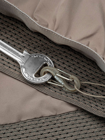 SATISFY TechSilk 8 Shorts da Running marroni con Liner e moschettone Marrone