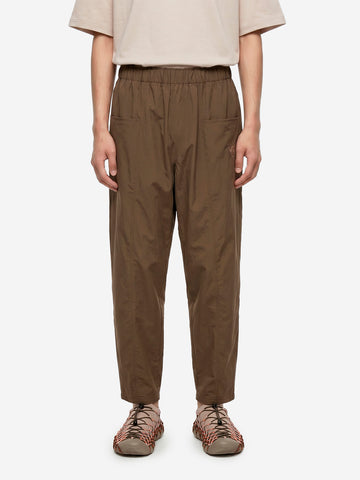 SOUTH2 WEST8 Pantaloni marroni in tessuto poly Oxford Marrone