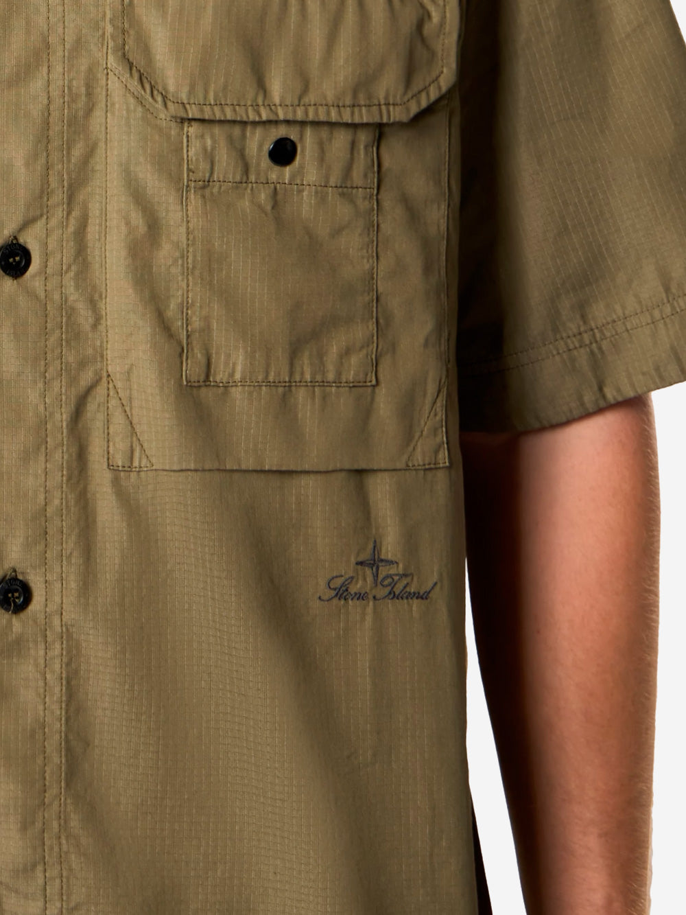 STONE ISLAND Camicia a manica corta verde in micro ripstop con tasca sul petto Verde Urbanstaroma