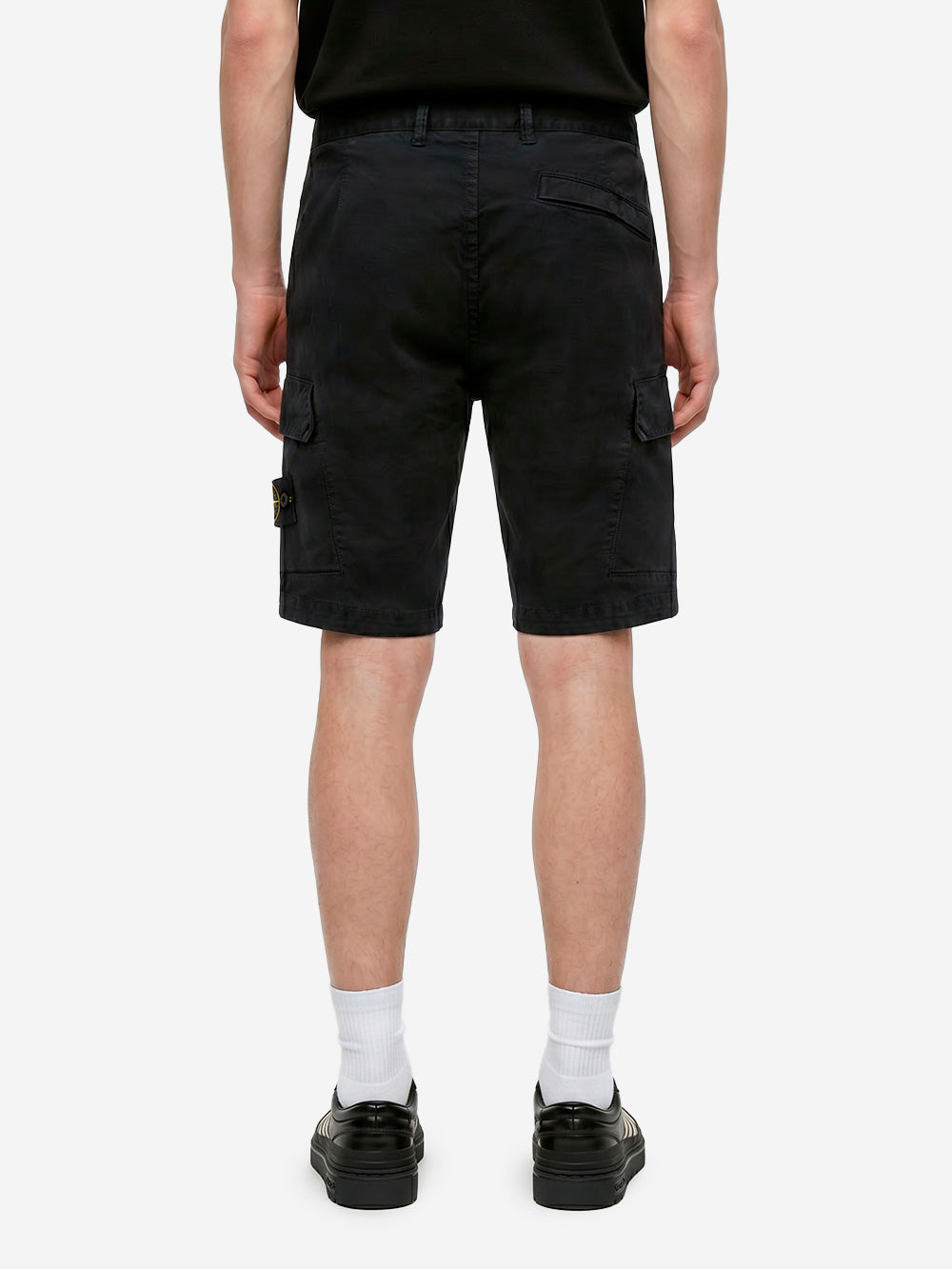 STONE ISLAND Shorts cargo neri slim con cuciture asimmetriche ed effetto old Nero Urbanstaroma