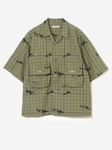 UNDERCOVER Camicia a maniche corte khaki con colletto punta e grafica 'Chaos Balance' Verde scuro