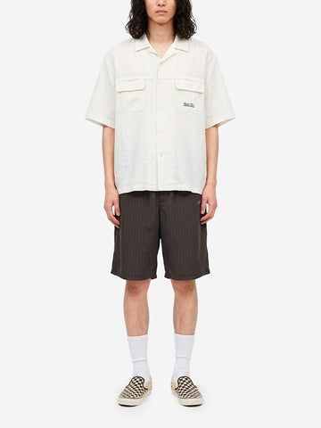 UNDERCOVER Shorts marroni in cupro con motivo gessato e logo Marrone