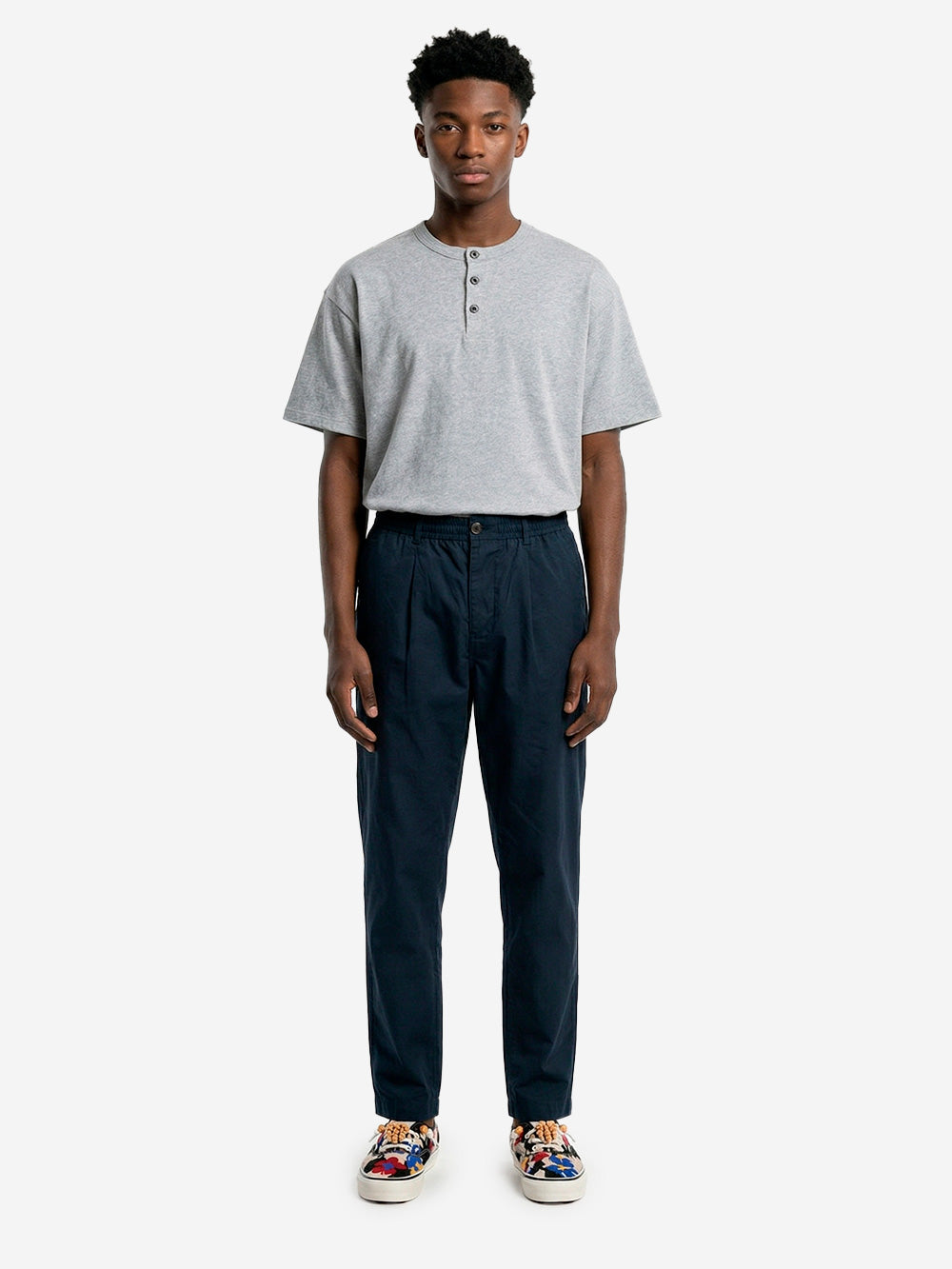 UNIVERSAL WORKS Pantaloni blu con piega frontale e coulisse Blu Urbanstaroma