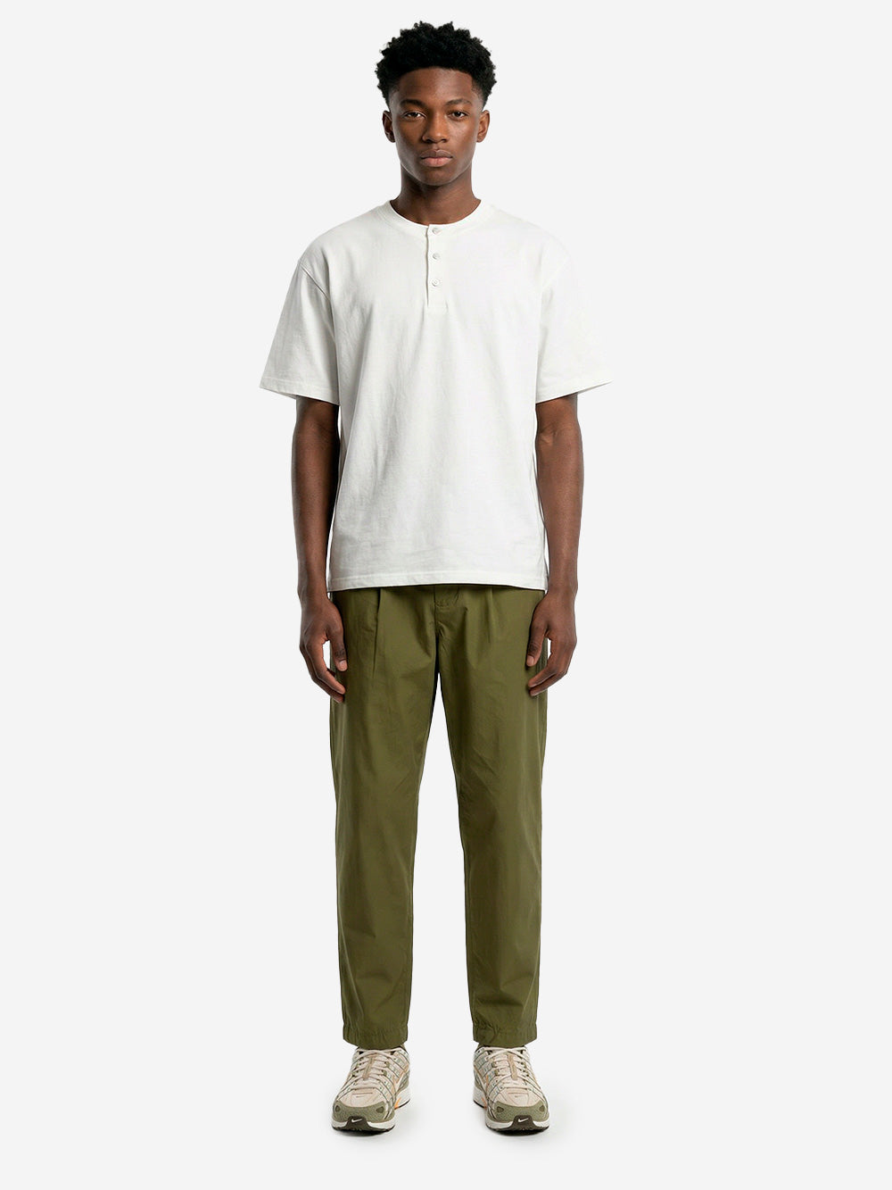 UNIVERSAL WORKS Pantaloni verdi con piega frontale e coulisse Verde Oliva Urbanstaroma