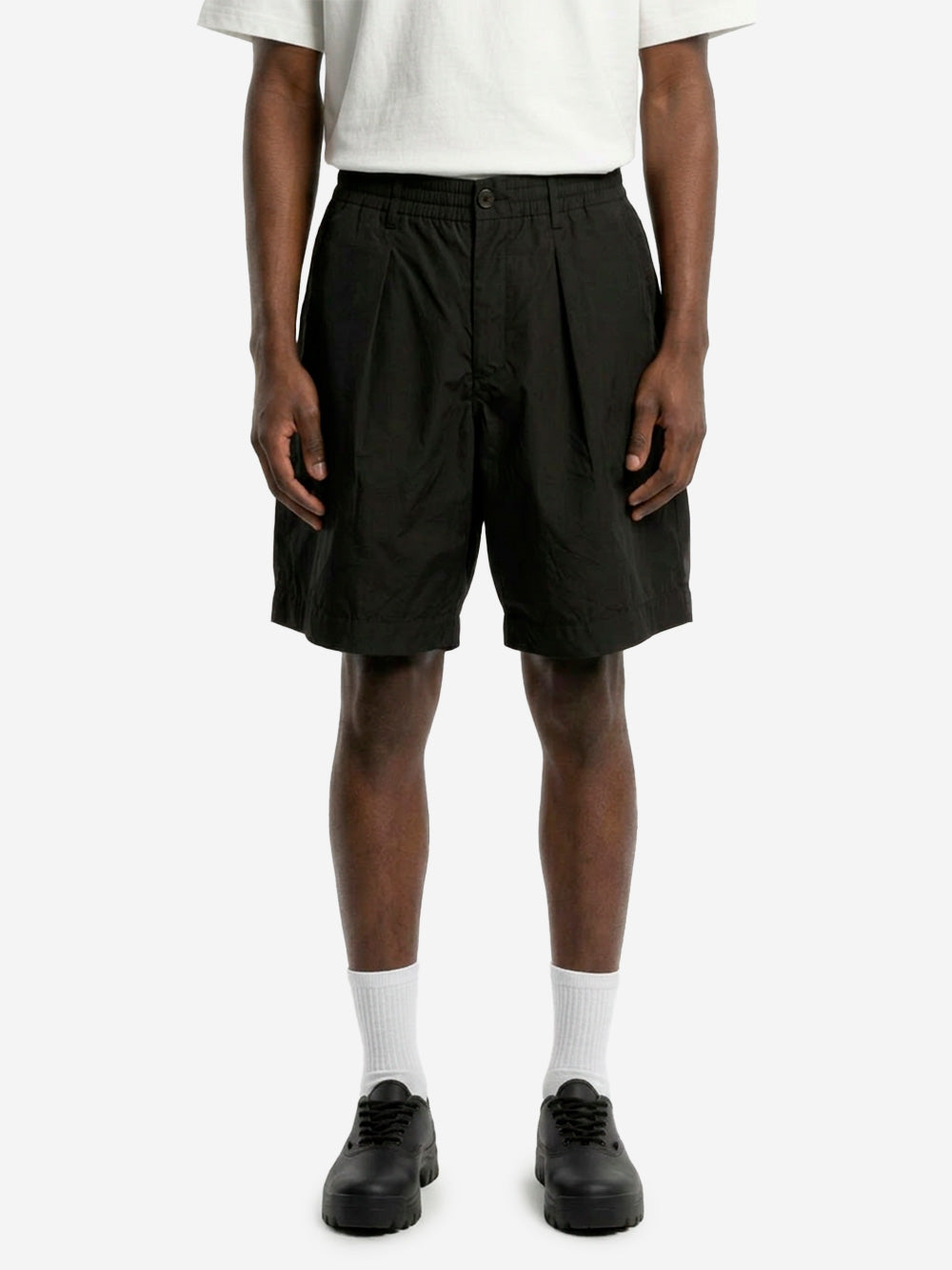UNIVERSAL WORKS Shorts track pleated in tessuto Polytech nero Nero Urbanstaroma